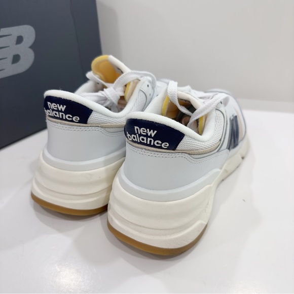 New Balance 997R Men’s Sneakers Shoes - Picture 3 of 9